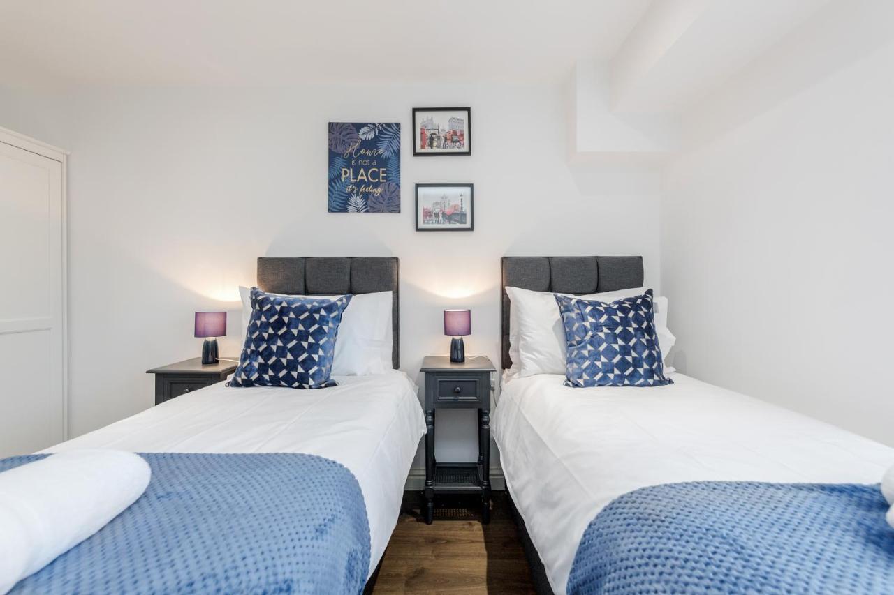 Watford Town Centre Serviced Apartment: Flexible Beds & Free Entertainment London Exterior photo