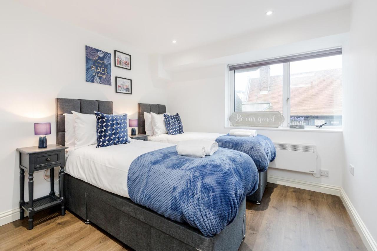 Watford Town Centre Serviced Apartment: Flexible Beds & Free Entertainment London Exterior photo