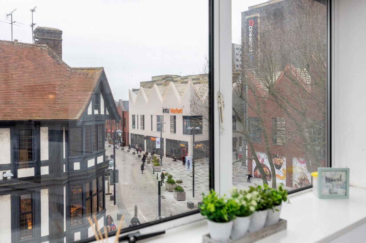Watford Town Centre Serviced Apartment: Flexible Beds & Free Entertainment London Exterior photo