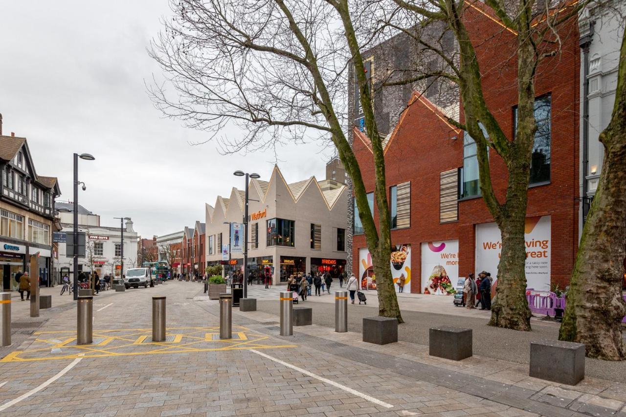 Watford Town Centre Serviced Apartment: Flexible Beds & Free Entertainment London Exterior photo