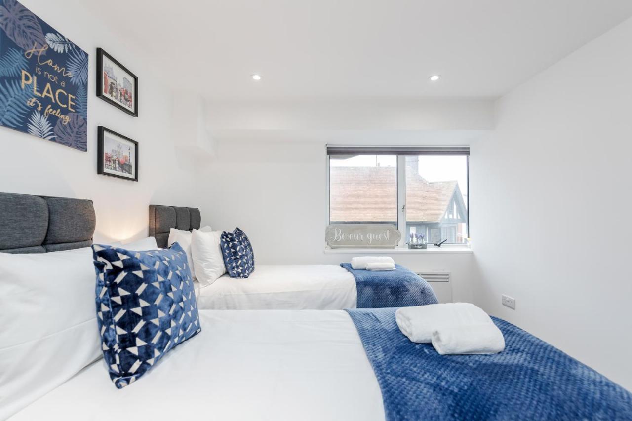 Watford Town Centre Serviced Apartment: Flexible Beds & Free Entertainment London Exterior photo