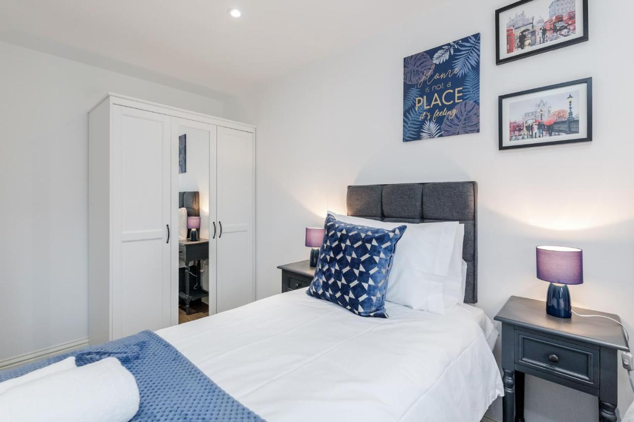 Watford Town Centre Serviced Apartment: Flexible Beds & Free Entertainment London Exterior photo