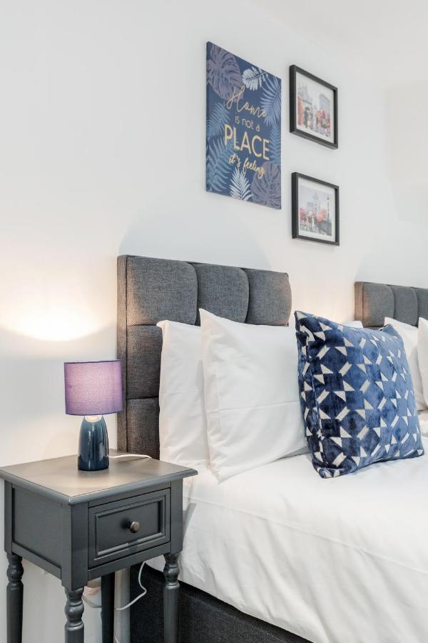 Watford Town Centre Serviced Apartment: Flexible Beds & Free Entertainment London Exterior photo