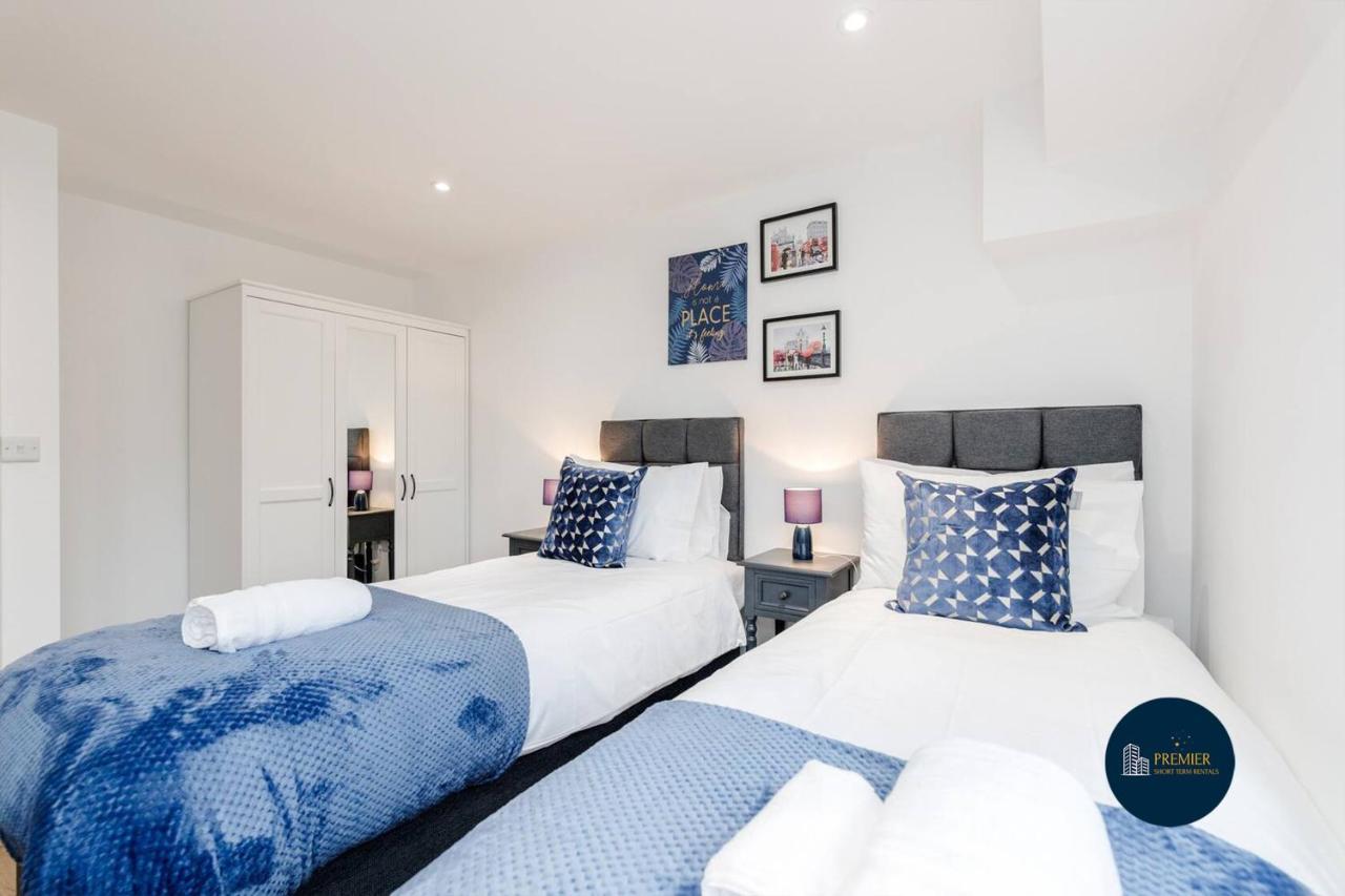 Watford Town Centre Serviced Apartment: Flexible Beds & Free Entertainment London Exterior photo